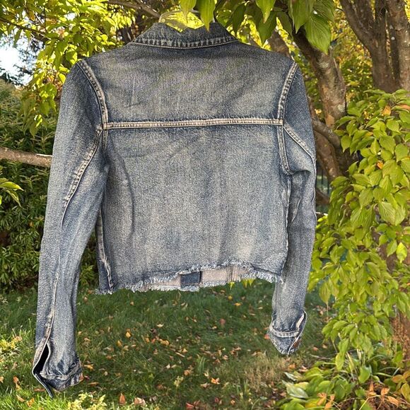 Cropped distressed jean jacket with flower appliqué S - Picture 5 of 5